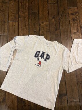 GAP Light Grey Long-Sleeve Tee with Snoopy Graphic